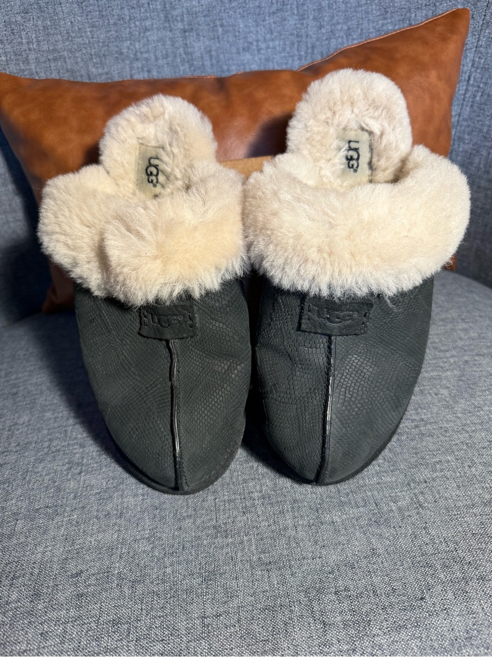 UGG Scuffette II Snake Slippers / Size 10